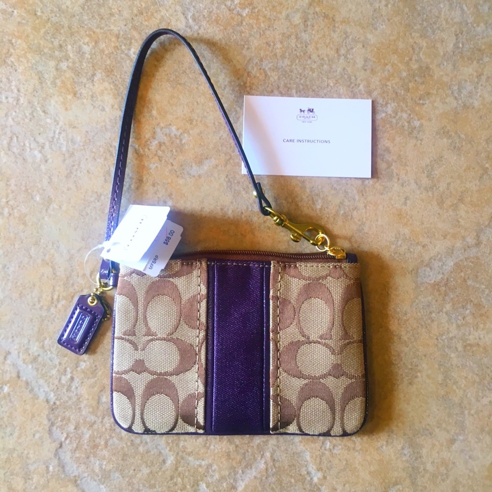 SOLD🚫NWT Coach Single Zipper Wristlet🚫SOLD